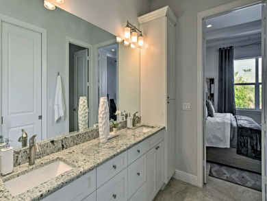 Naples Luxury Close to Vanderbilt Beach